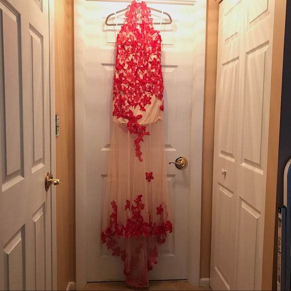 RED/CREAM LACE PROM DRESS - Picture 2 of 6